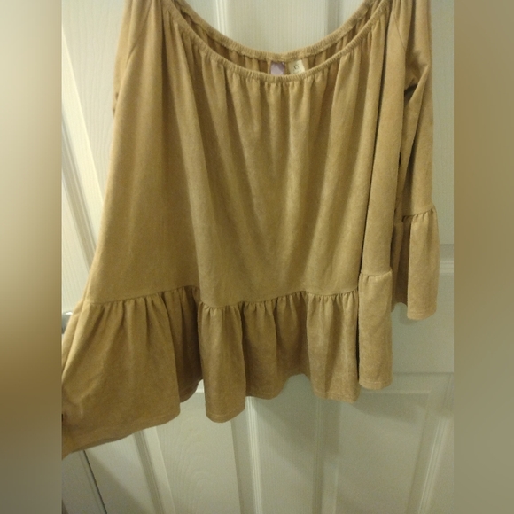 Alya off the shoulder top - Picture 4 of 5